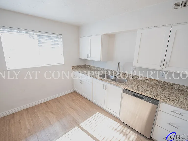 943-971 Chapel Dr — Photo 12