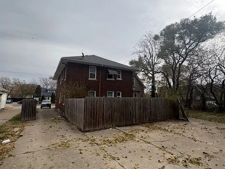 2405 N Sheridan Rd — Photo 10