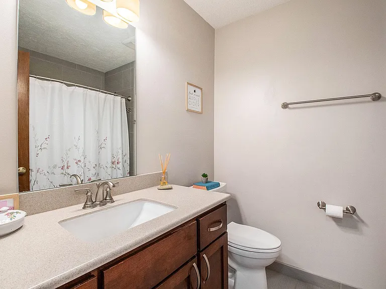 12906 S 29th Pl — Photo 11