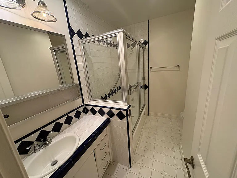 12606 Bonaparte Ave — Photo 6