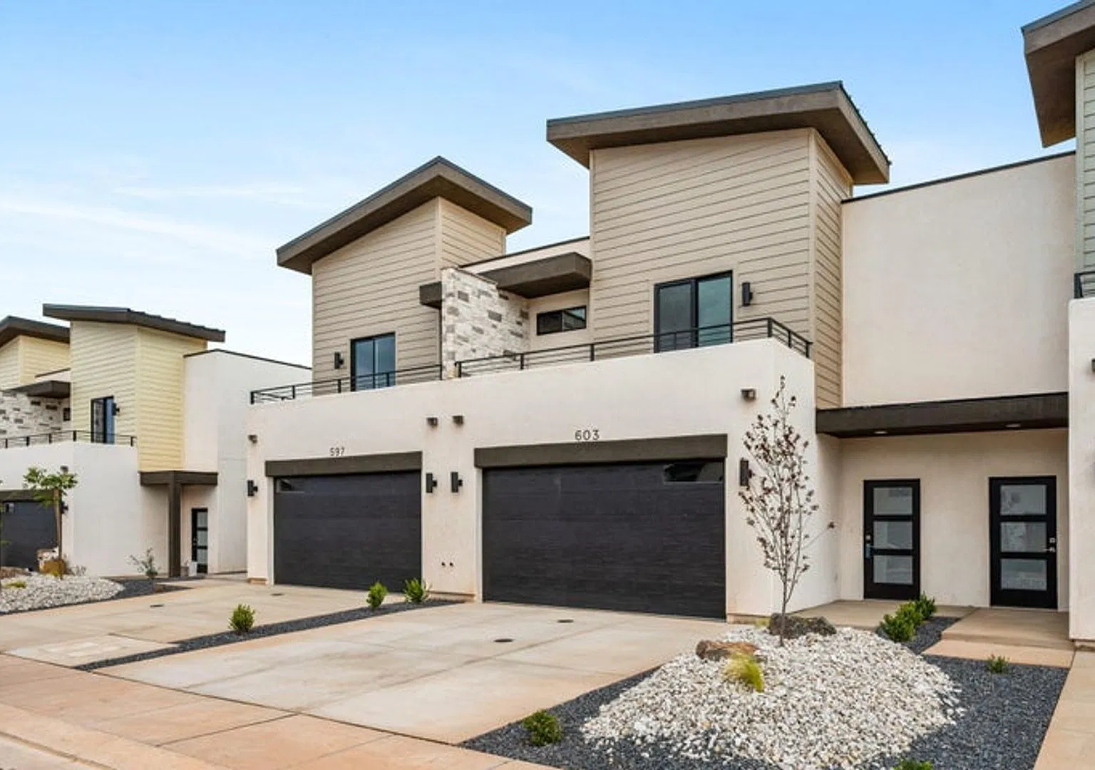 Crimson Park Townhome! — Photo 1
