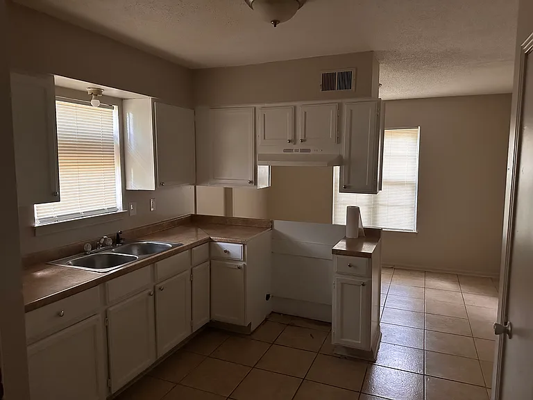 3400 Creighton Cv — Photo 3