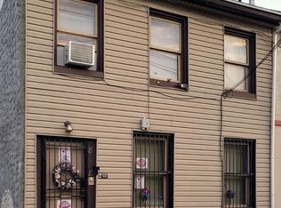 818 Buttonwood St, Reading, PA 19601