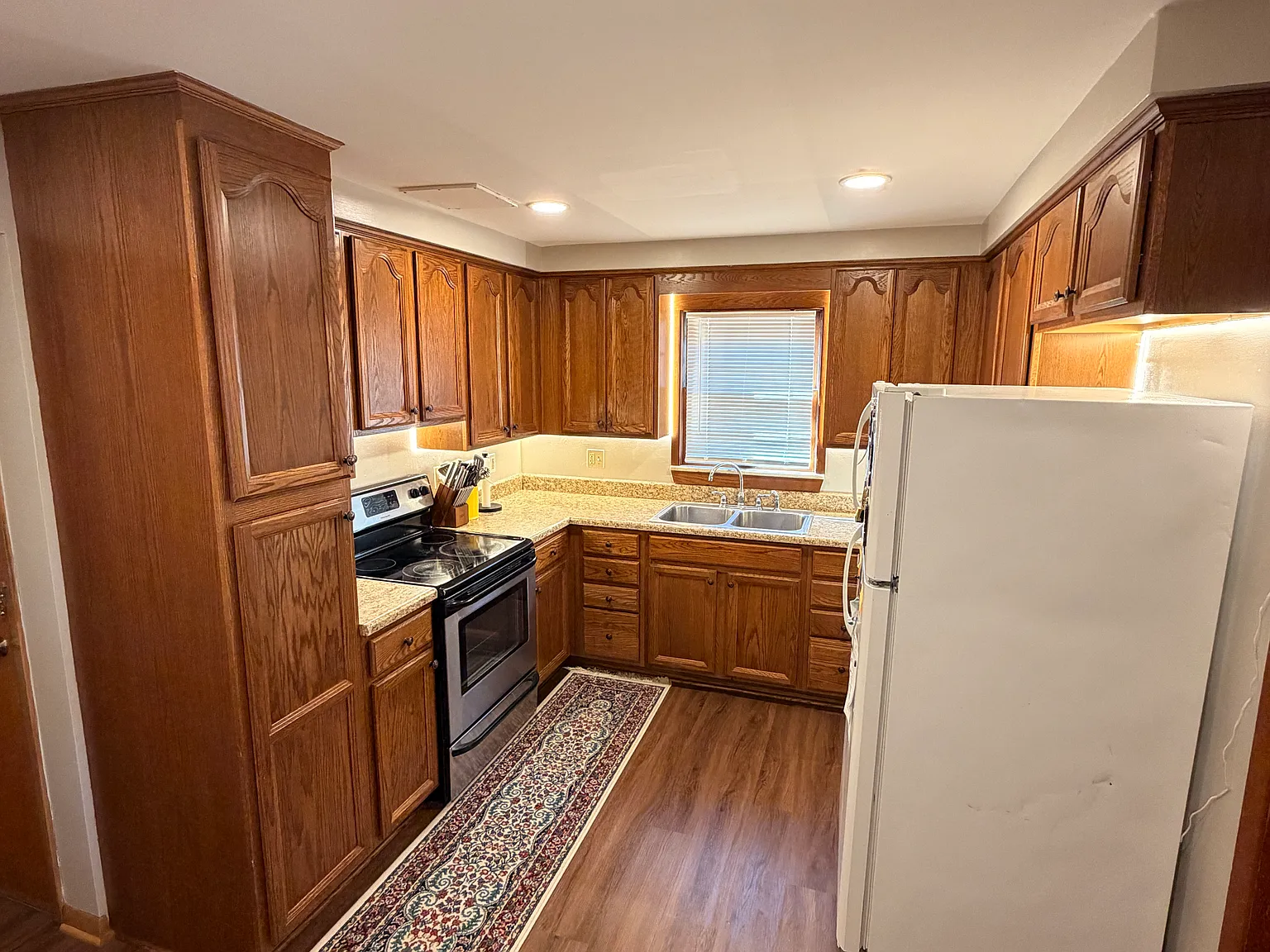 2 bed, 1800 sqft, $1,825 — Photo 3
