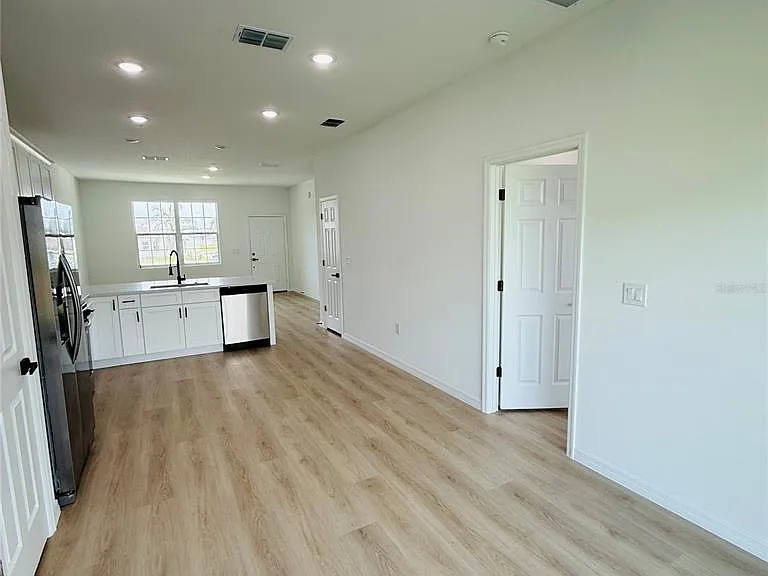 602 Desmoines Ct — Photo 3