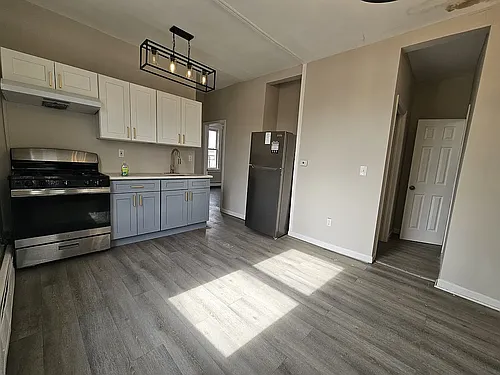 82 Brookdale Ave #C Photo 1 82 Brookdale Ave #C Photo 1