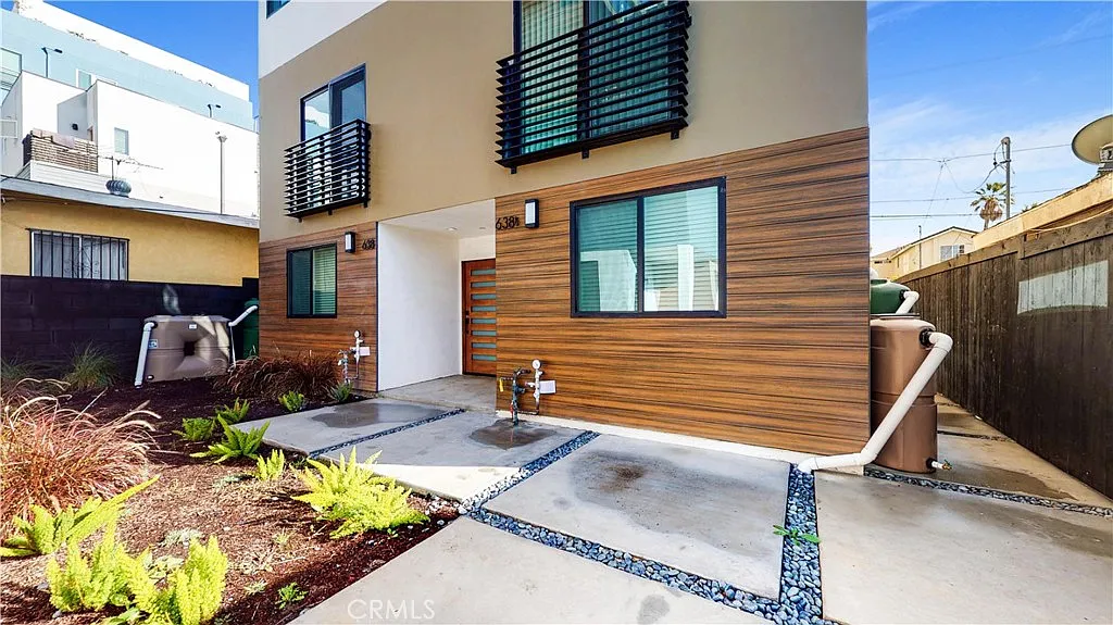 4 bed, 1636 sqft, $4,075 — Photo 3