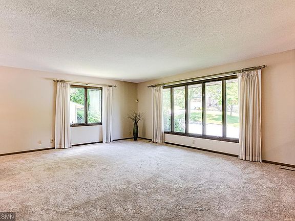 5th image of 285 Runge Ln