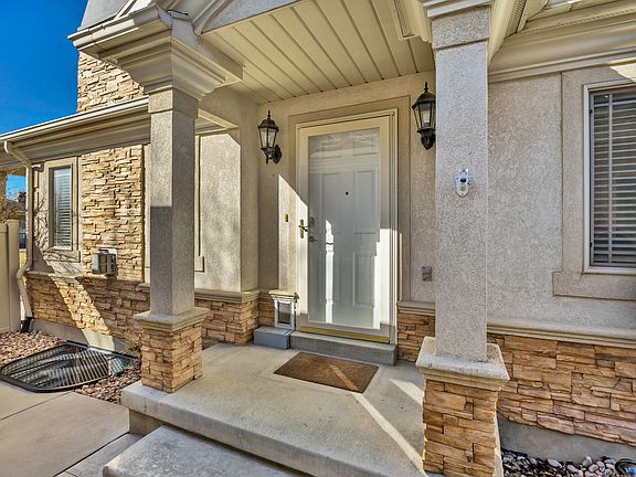 2nd image of 1143 Hollow View Way