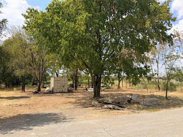S Pine St, Oologah, OK 74053