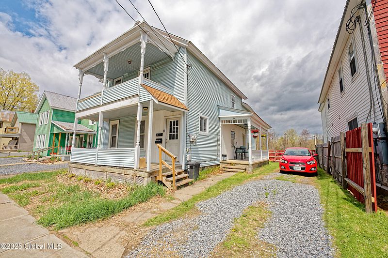 5th image of 10 Mallery Street