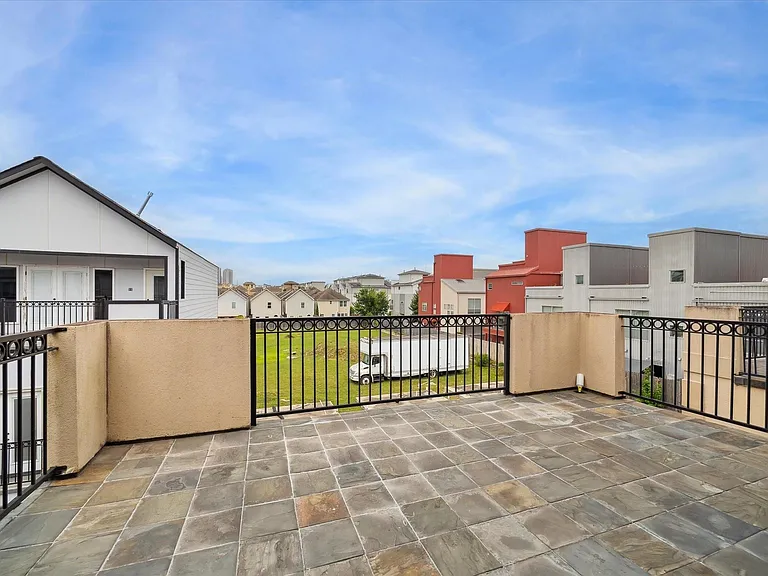 3041 Clinton Dr — Photo 23