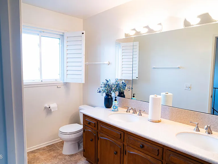 10872 Kings Rd — Photo 11
