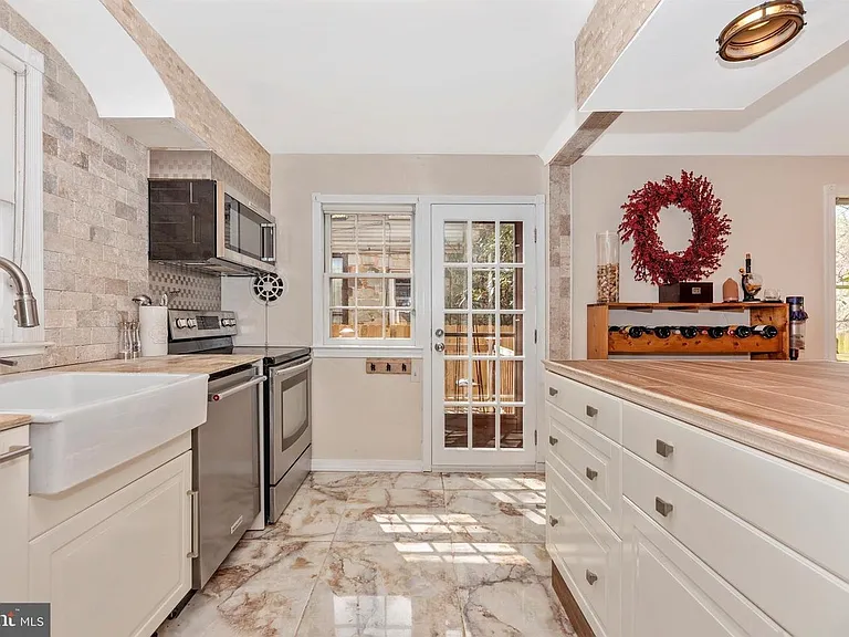 7023 Deerfield Rd — Photo 16