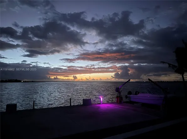 1733 Sunrise Dr, Big Pine Key, FL 33043