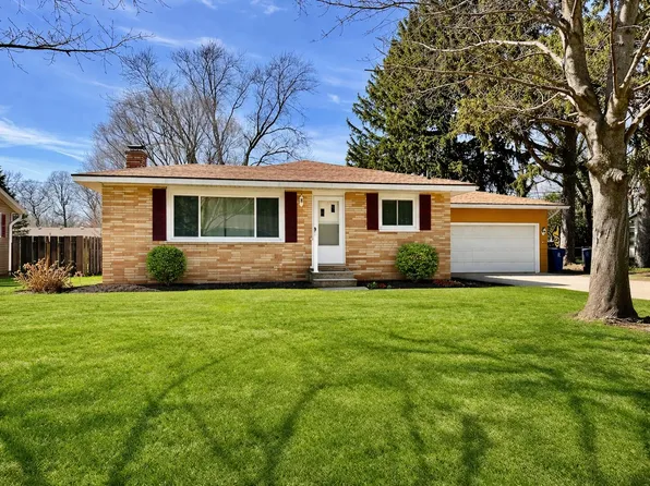 16297 Bloem Dr, Spring Lake, MI 49456