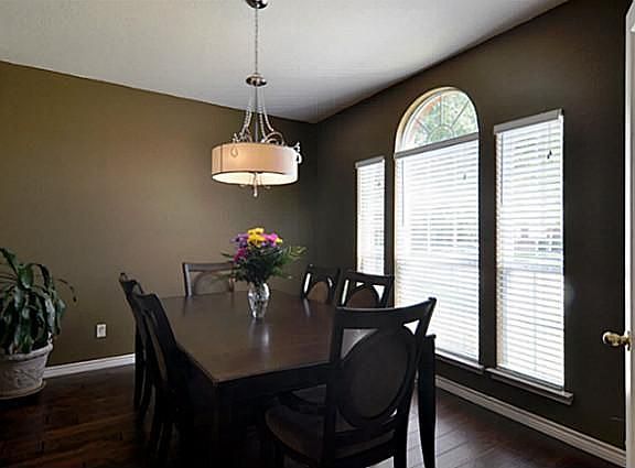 4th image of 5768 Crestwood Ln