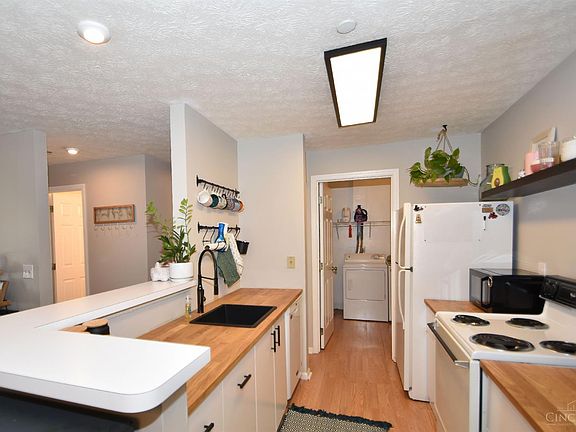5th image of 820 Carrington Pl APT 207