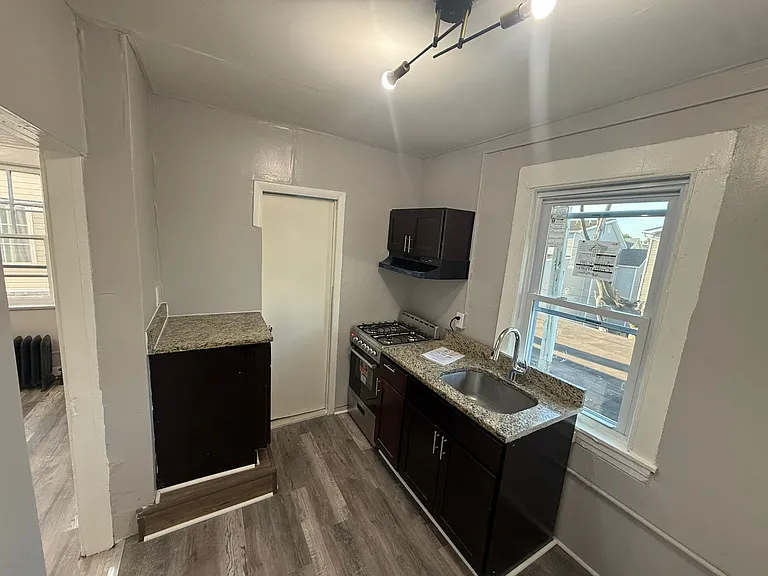 189 Shephard Ave #3 — Photo 9
