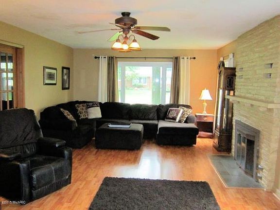 5th image of 535 Cambridge Dr