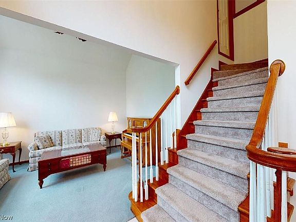 2nd image of 35925 Spicebush Ln
