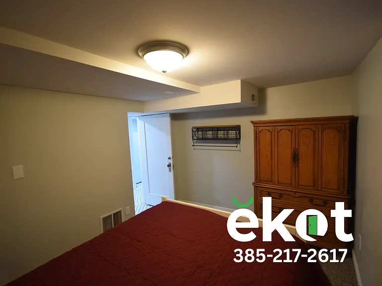 382 N Wall St — Photo 13