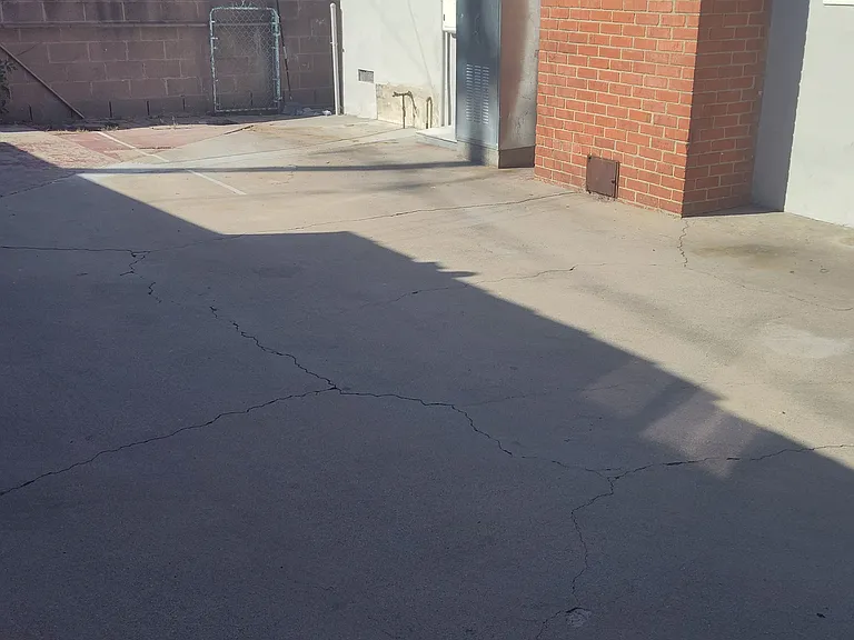 Victoria Ave — Photo 21