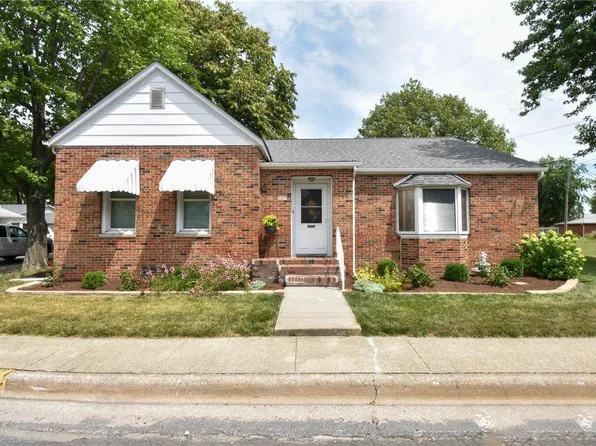 229 W Henry St, Staunton, IL 62088