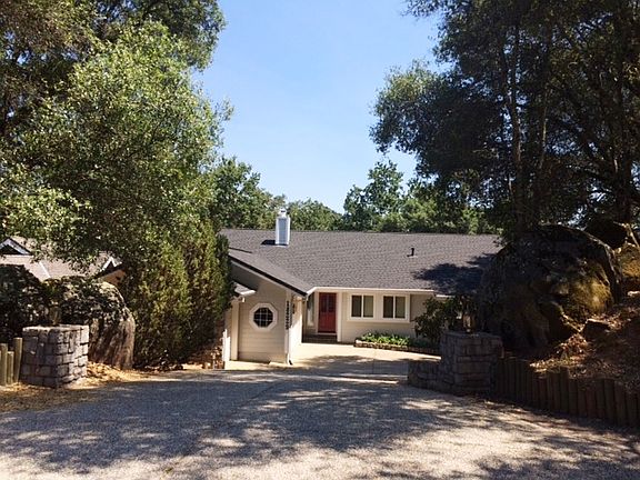 5th image of 18229 Jayhawk Dr