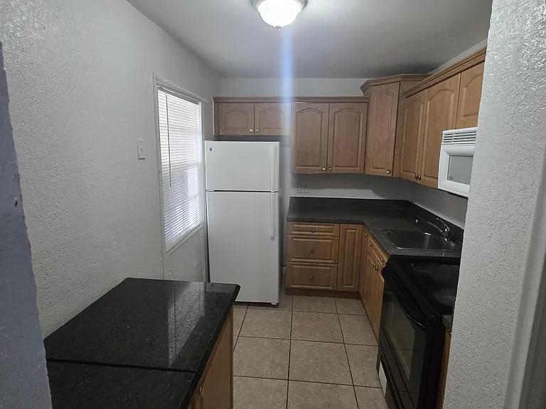 1220 Kent St — Photo 5