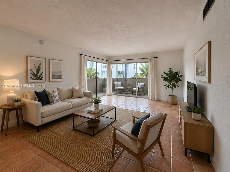 1205 Mariposa Ave #301 — Photo 11