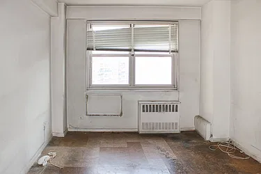 Sold by Thomas Lipovetsky, LREB