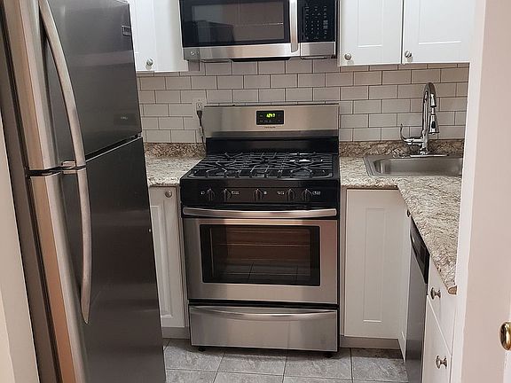 4th image of 255 W 55th St APT 5D