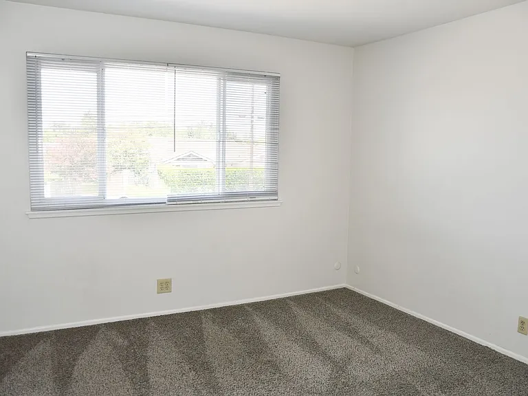 522 E Collins Ave — Photo 39