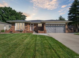 3101 Donna Dr, Sterling Heights, MI 48310