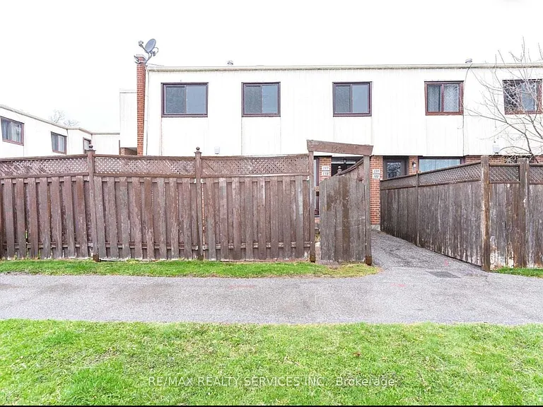 1100 Oxford St #137 — Photo 11
