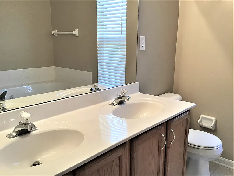 233 Saddle Creek Ln — Photo 9