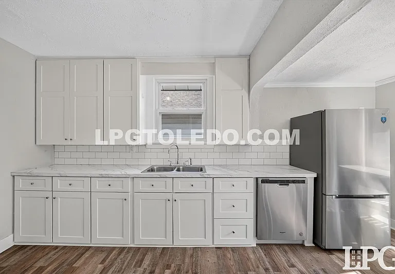 544 Woodsdale Ave — Photo 14