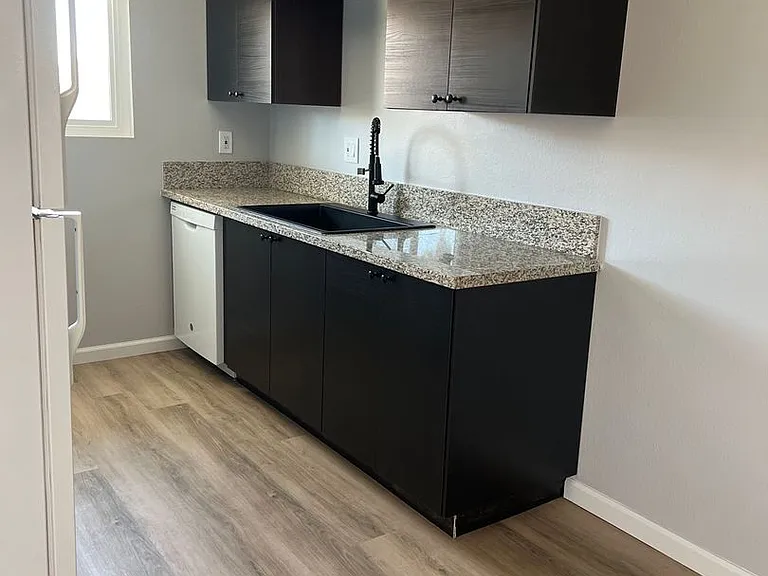 951 N Vulcan Ave — Photo 2