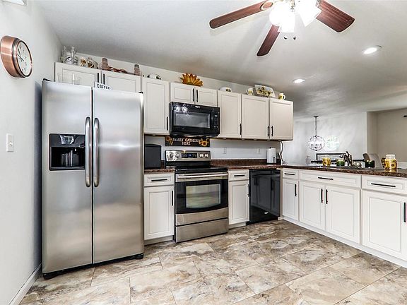 4th image of 4026 Braden Ave