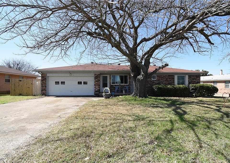 1st image of 135 Parks Dr