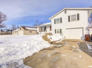 711 8th Ave, Fulton, IL 61252