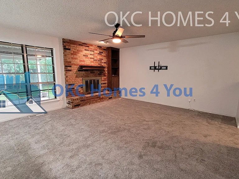 1305 Creek Dr — Photo 3