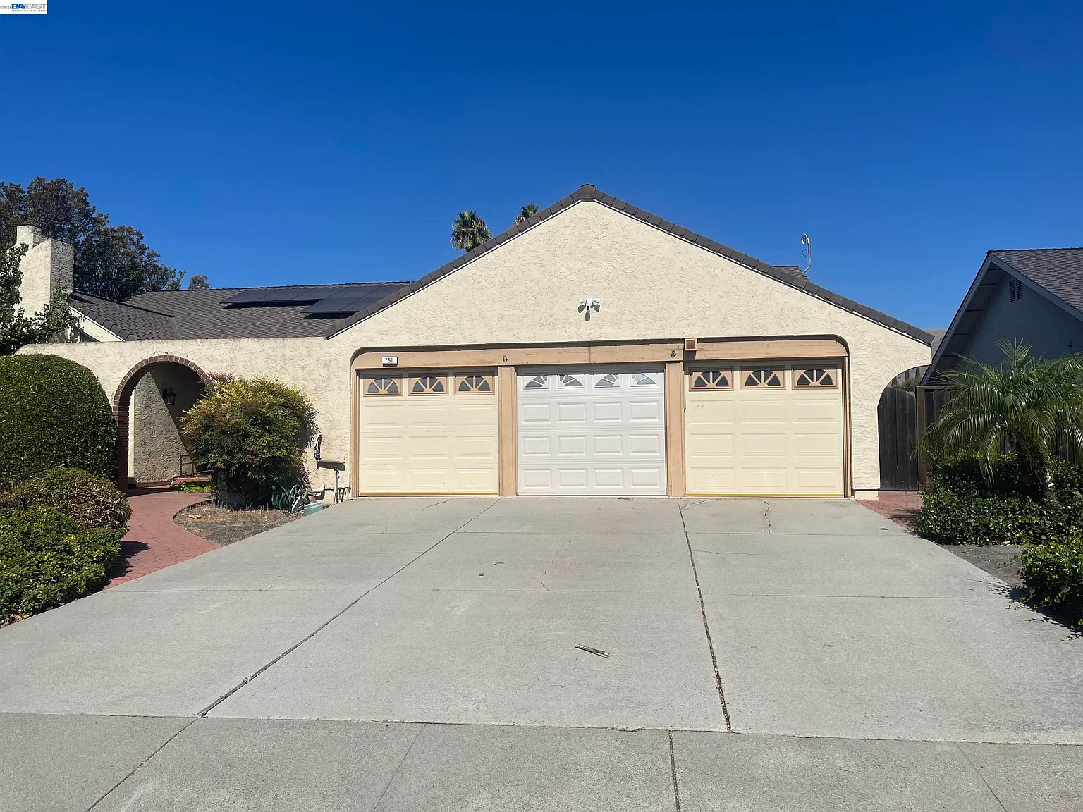 5 bed, 2383 sqft, $6,250 — Photo 1