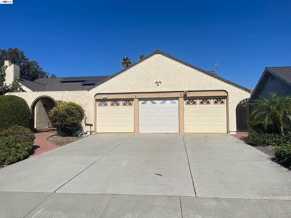 751 Los Pinos Ave