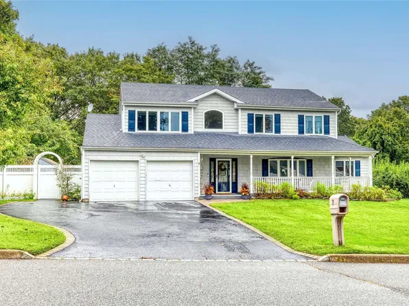 7 4th Street, Farmingville, NY 11738