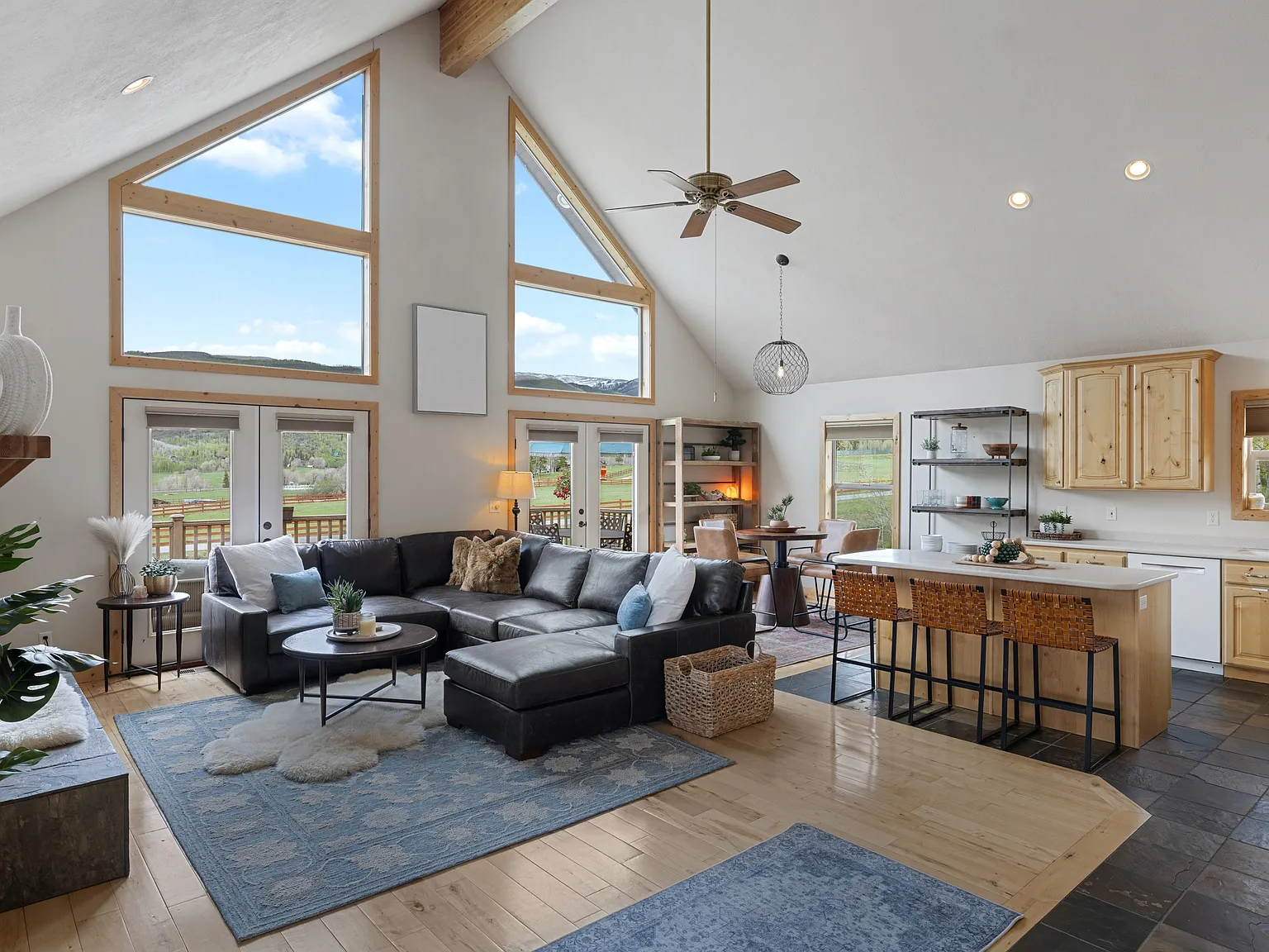 4 bed, 2821 sqft, $2,500 — Photo 3