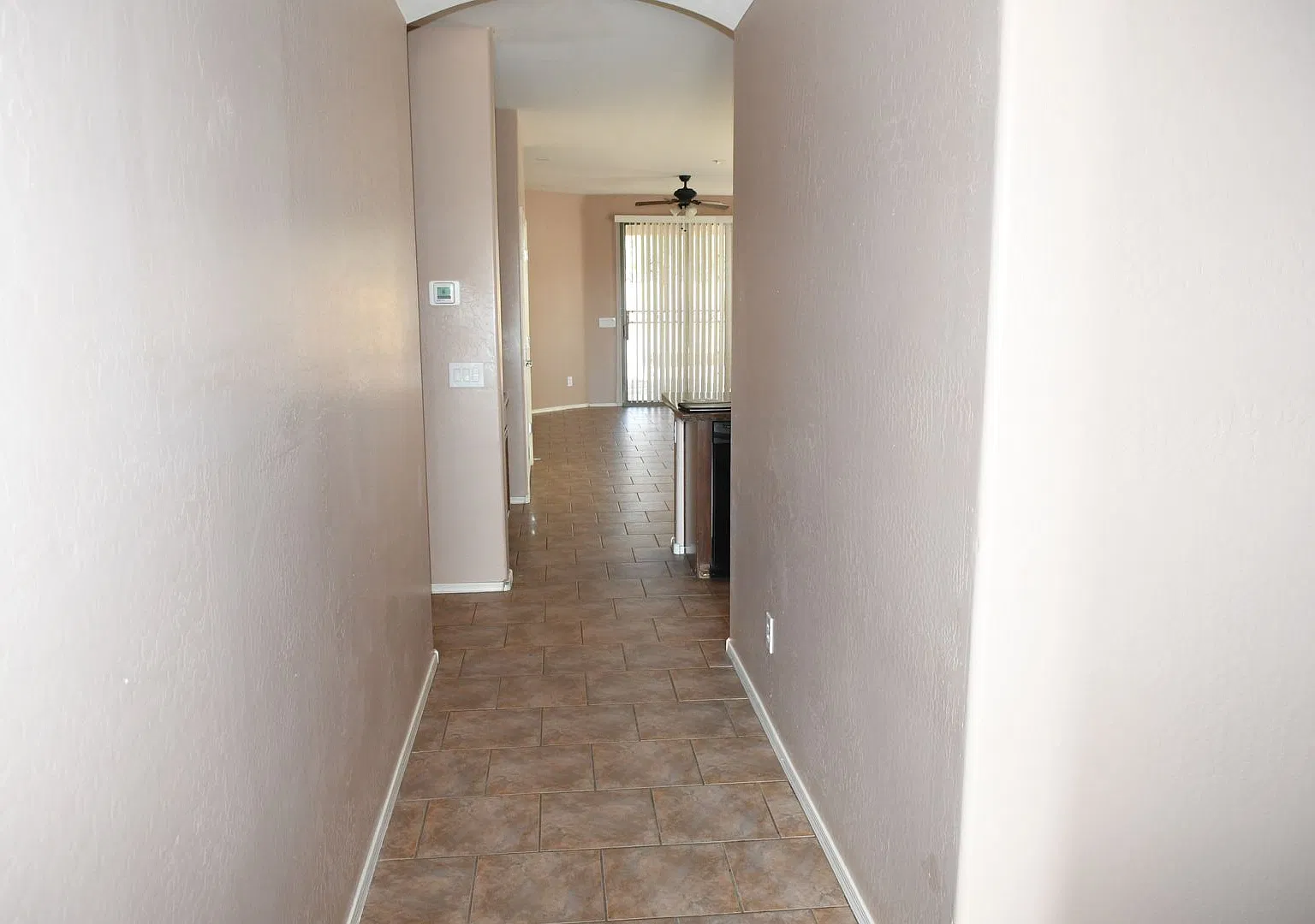 Ideal 4 Br + Den 3 Ba 2 Cg Home Near Loop 202 and Lower Buckeye Rd in Tolleson — Photo 3