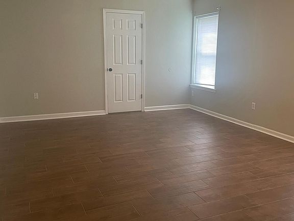 5th image of 3188 Mayfair Dr