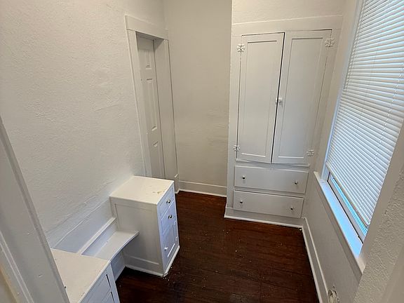 Primary additional wardrobe